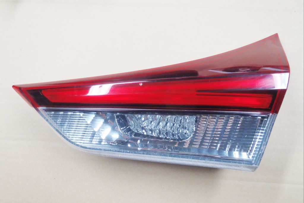 фото №1, Auris ii 15-18 5 дверь хэтчбек лампа крышки багажника крышка багажника задняя правая