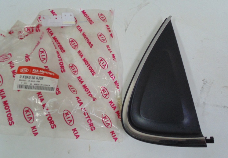 фото №1, Kia clarus ii треугольник дверь правый задняя накладка