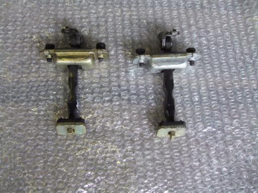 фото №1, Kia carens 2005r ограничитель дверь задняя оригинал