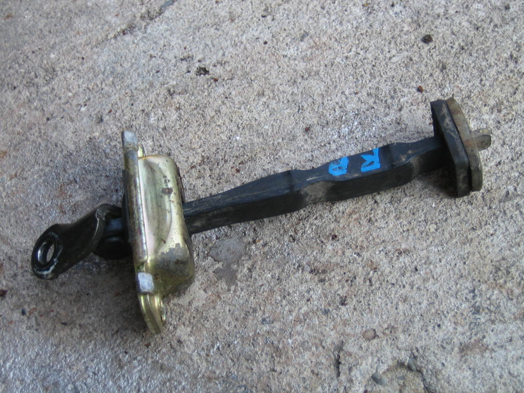 фото №1, Hyundai matrix 02-10 ограничитель дверь перед l r