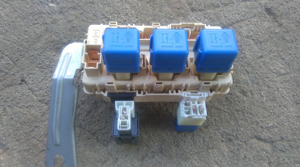 фото №1, Nissan x-trail t30 2.2 dci корпус запобіжників