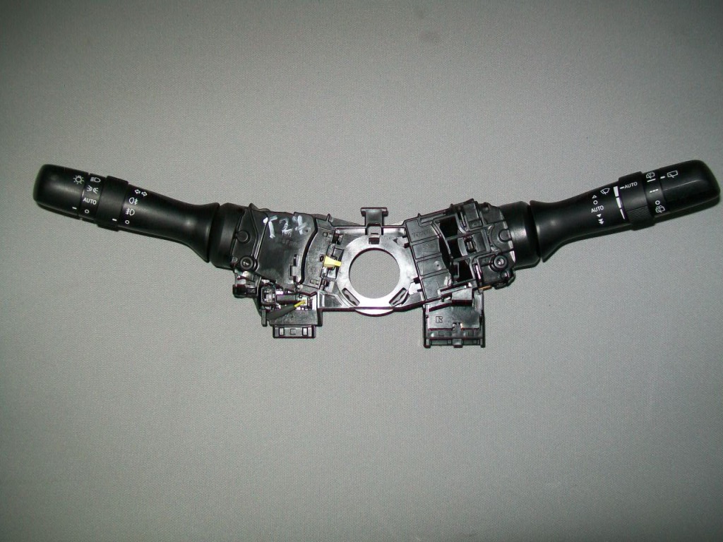 фото №1, Toyota avensis t27 09-14 переключатель комбинированный