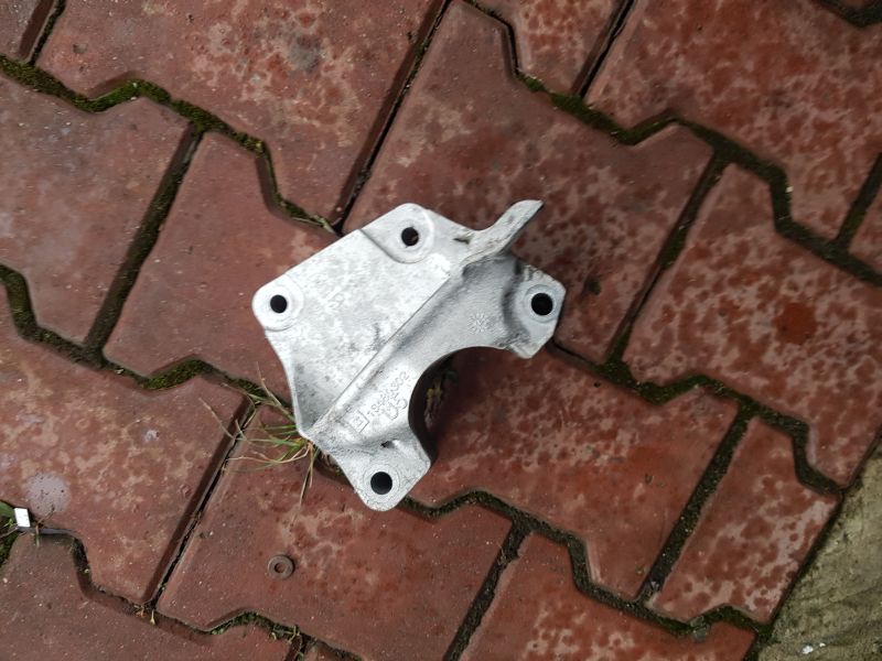 фото №1, Кронштейн двигуна кронштейн opel insignia b20dth 13480302