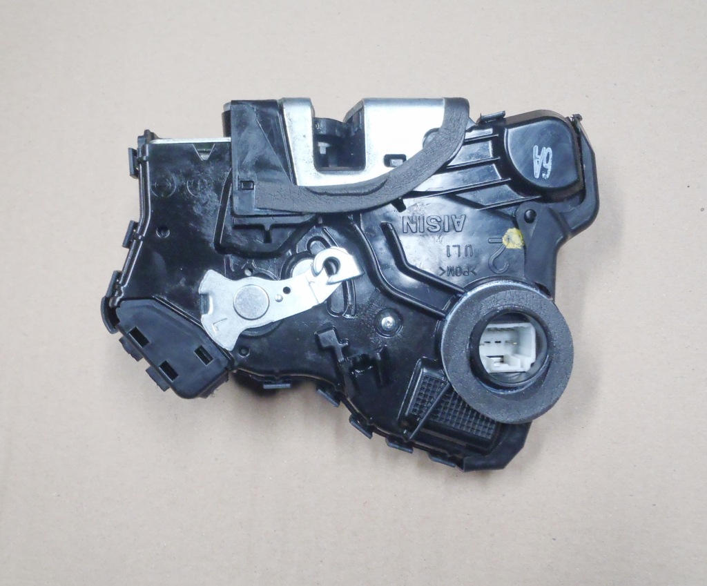 фото №1, Auris 07-15 verso avensis t27 замок дверь перед le