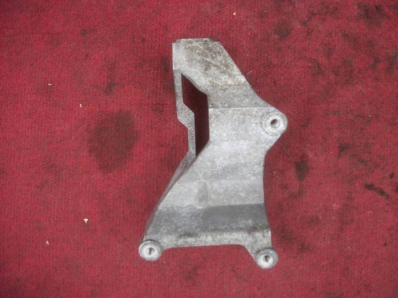 Купити Кронштейн двигуна 038129723 vw golf iv octavia 1.9 sdi