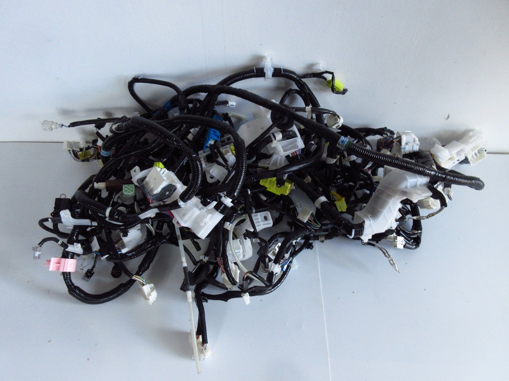 фото №1, Prius plus 12-15 электропроводка салона кабины