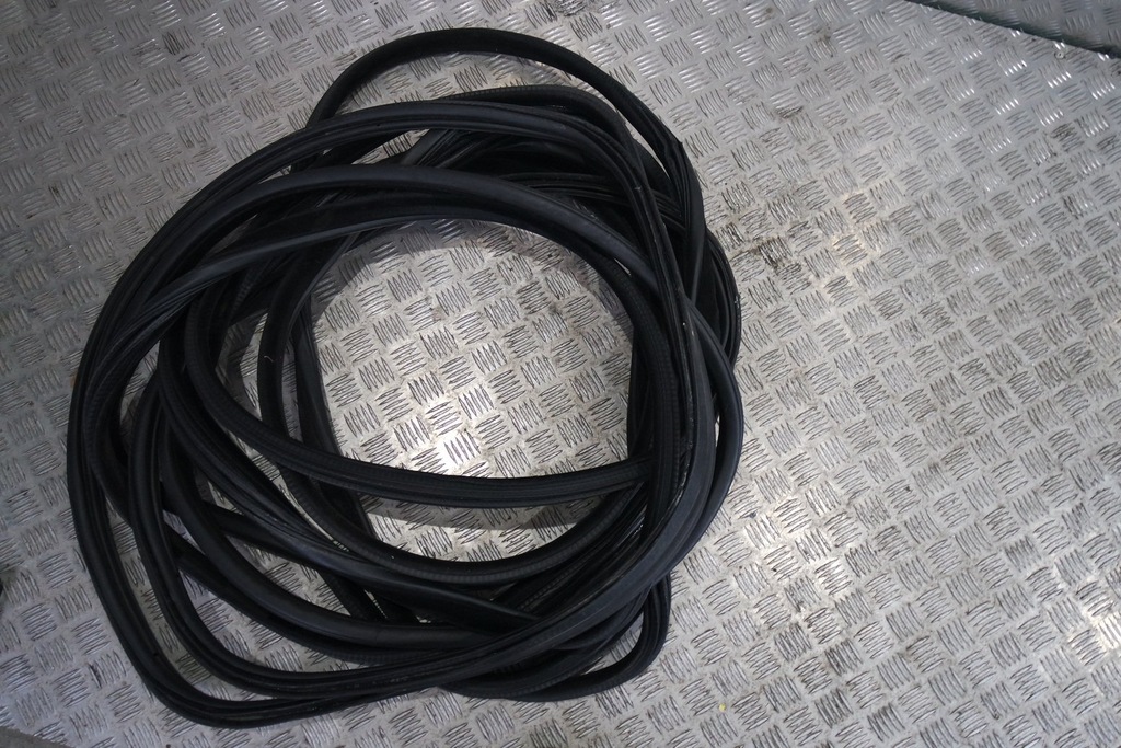 фото №1, Прокладка уплотнители дверь bmw x5 f15 7289639