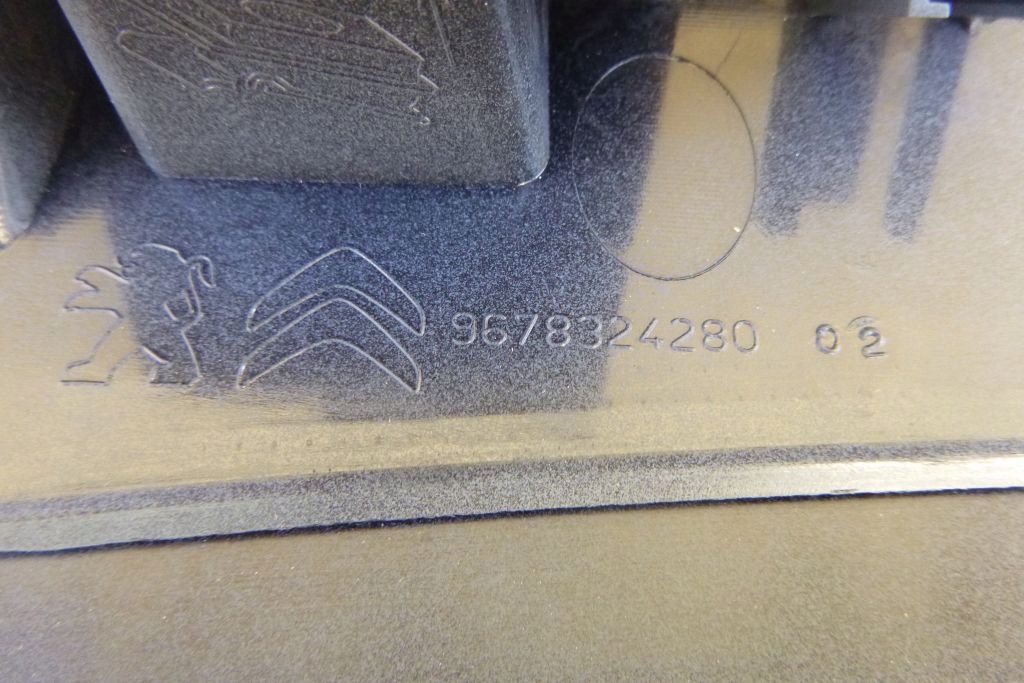 фото №11, Peugeot 2008 спойлер крышки задний новый оригинальный