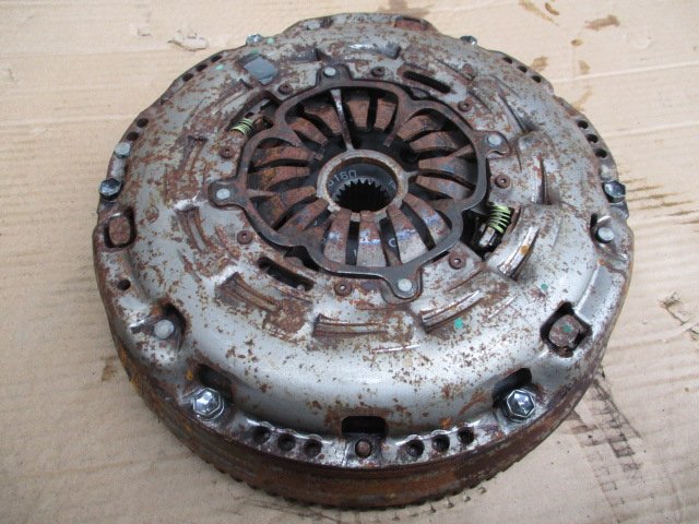 фото №1, Двухмассовый маховик диск прижим avensis verso 2,0 d4d 2012 ro