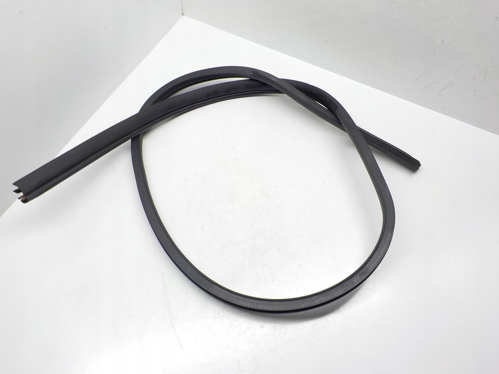 фото №1, Hyundai genesis coupe 08-12 прокладка дверь правая