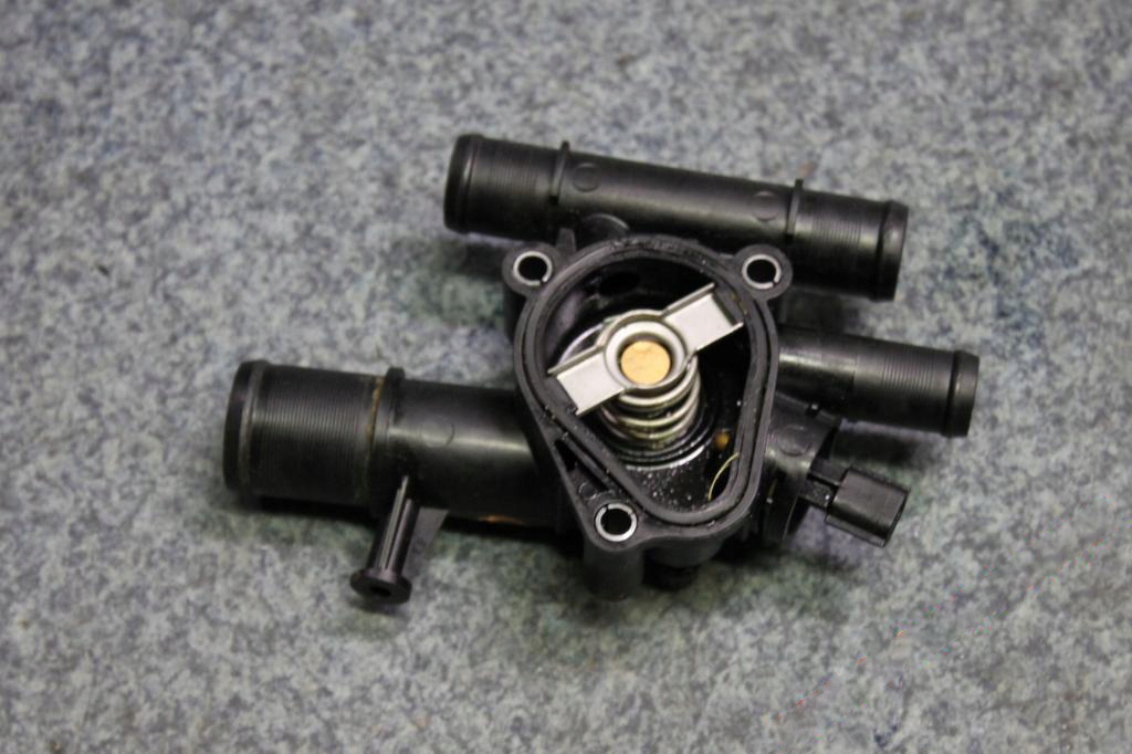 фото №1, Megane iii 1.9dci f9qn870 корпус термостат