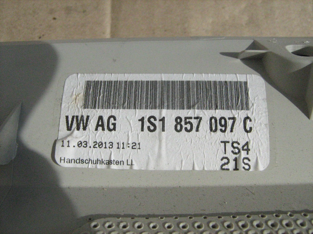 фото №4, Бардачок пассажира vw up 2013r.