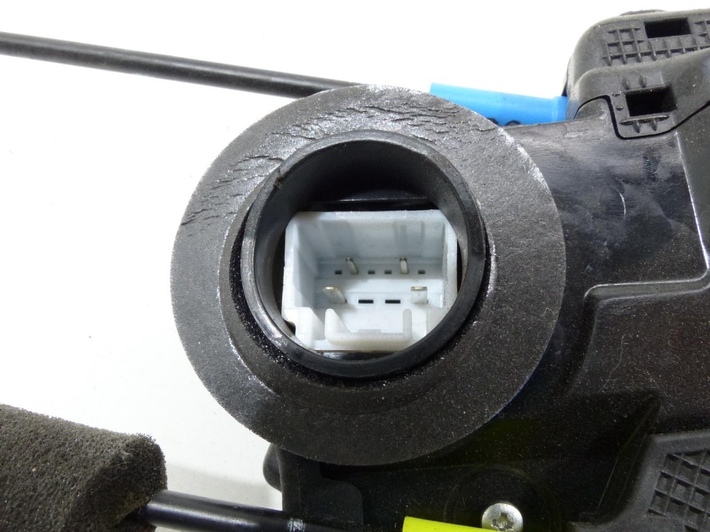 фото №5, Замок задняя левый 4-pin suzuki kizashi 2,4 09-14 sed