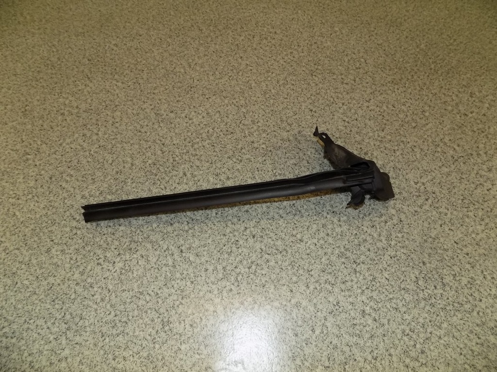 фото №1, Mercedes 15r sl r231 231 прокладка стекло задняя левая