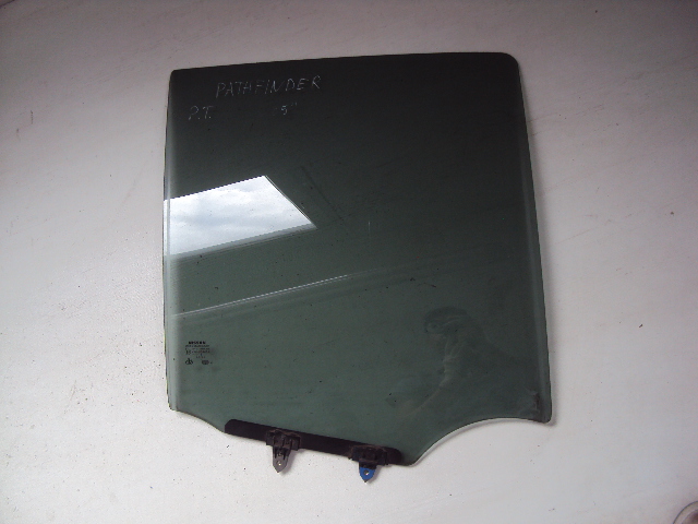 фото №1, Стекло правый задняя nissan pathfinder 2005 rok