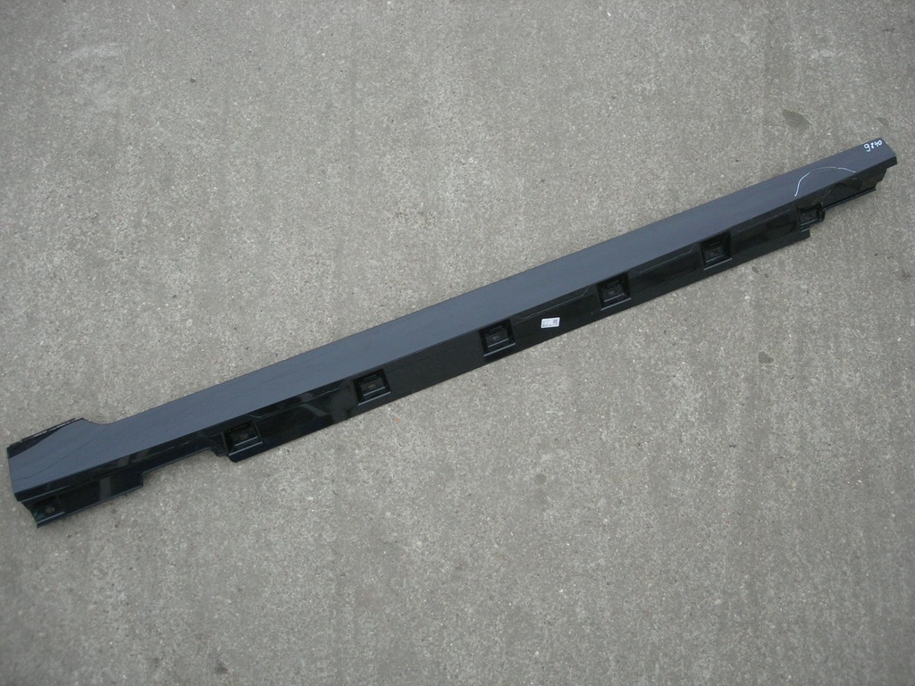 фото №1, Молдинг порог правая vw passat b8 3g0853858f waw +