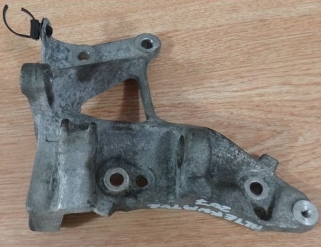 фото №1, Peugeot 207 08 r 1.6 hdi кронштейн генератора