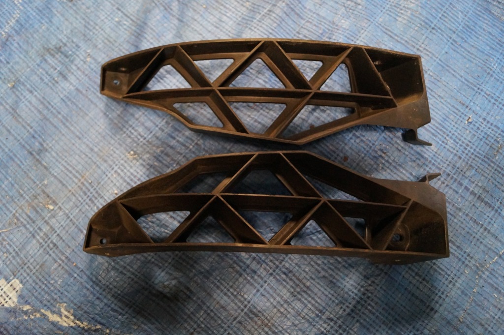 Купити Skoda octavia ii hb напрямна бампера лівий задня 1z5807393