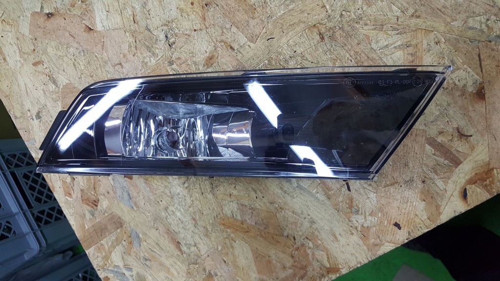 фото №1, Противотуманная фара правый skoda superb iii 3 противотуманная 3v