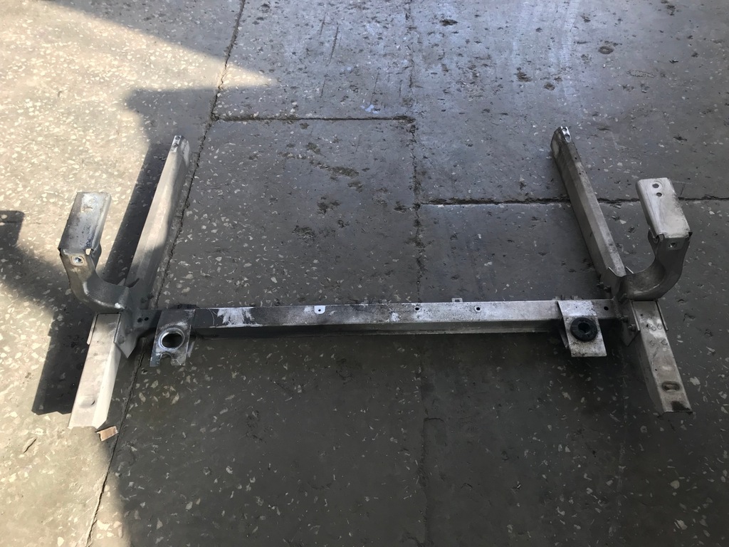 фото №1, Mercedes b klasa w246 балка основа pod радіатор