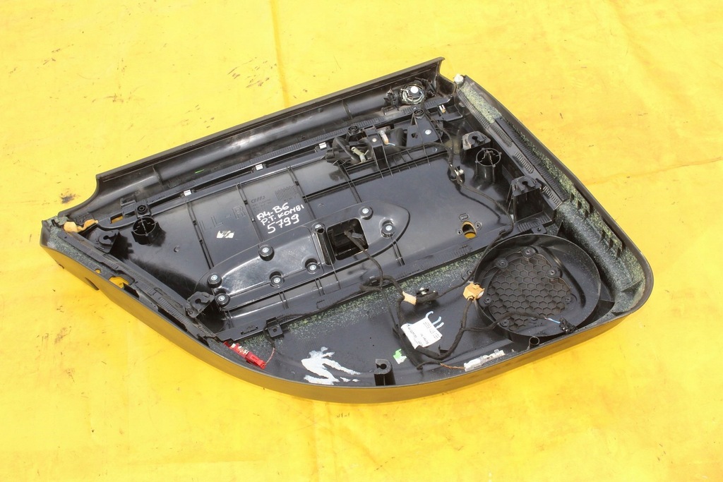 фото №7, Обшивка дверь правый задняя a4 b6 s-line speed kombi