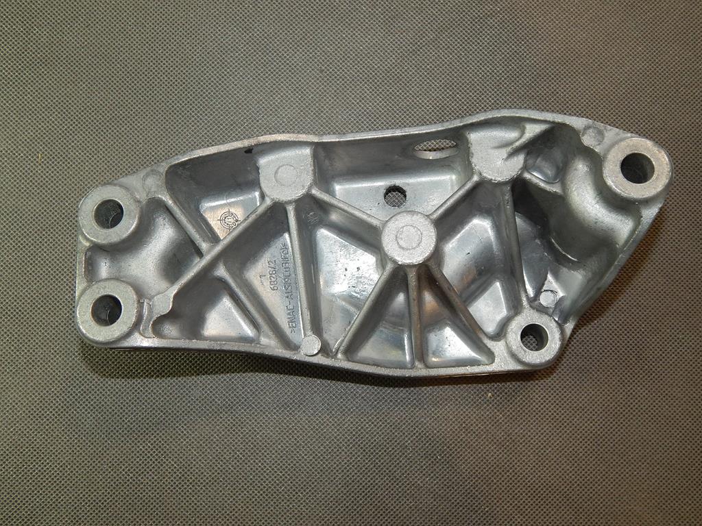 фото №3, Audi q3 8u кронштейн кронштейн двигателя 3c0199117j