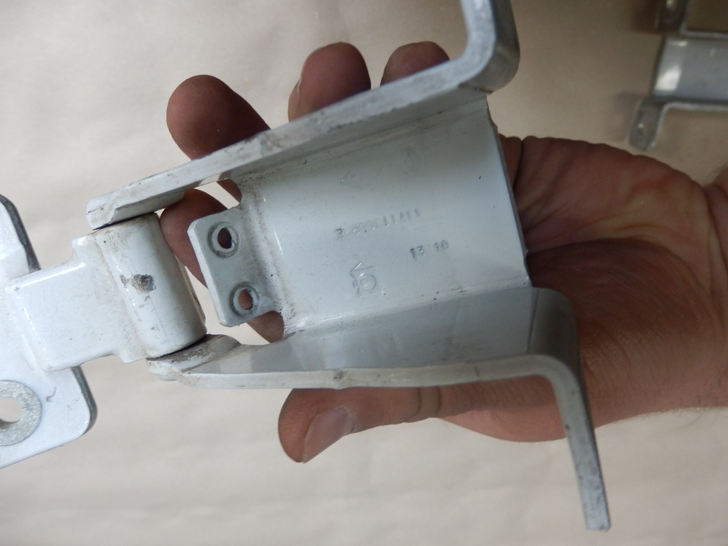 фото №5, Renault kangoo ii iii петля дверь створка левая