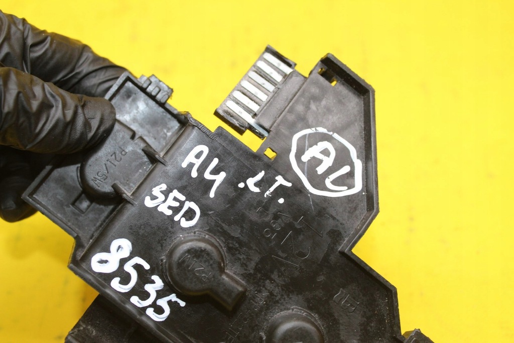 фото №6, Вкладиш лампи лівий задня 4.2 b audi a8 d2