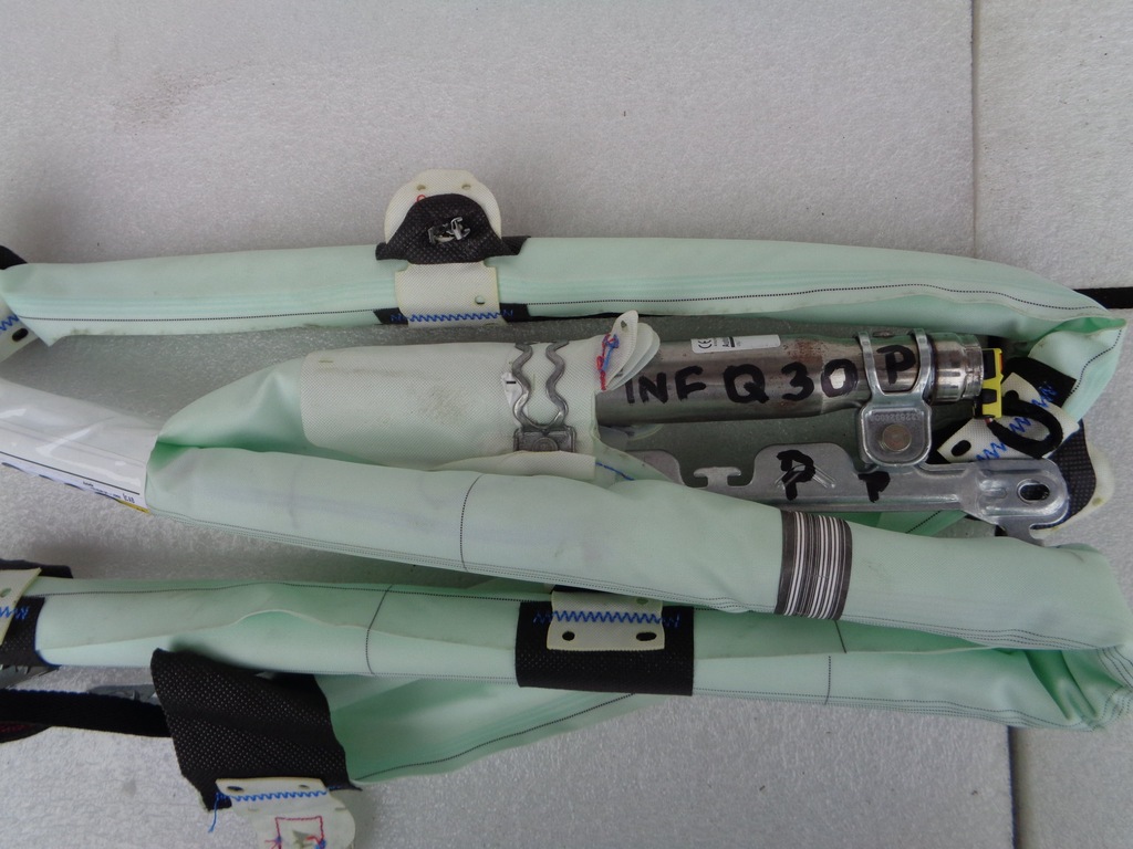 фото №1, Шторка безопасности правая infiniti q30