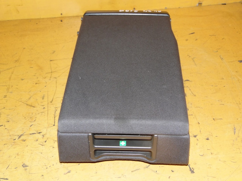 фото №1, Подлокотник задний задняя audi a4 b7