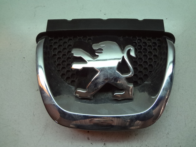 фото №1, Peugeot 308 08r- решётка радиатора решётка радиатора