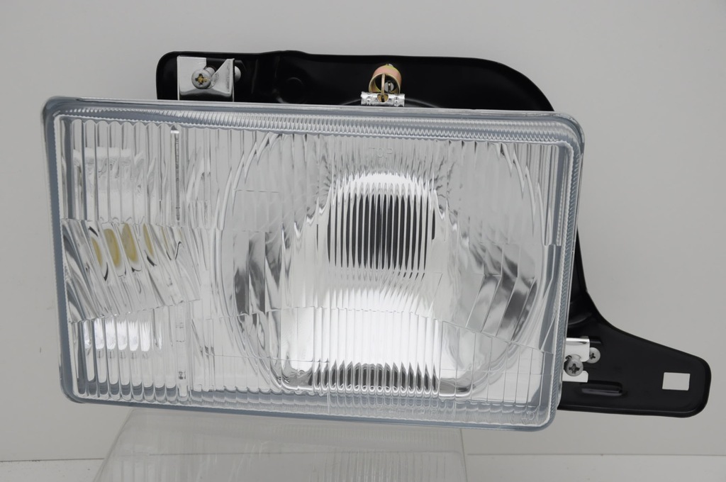 фото №1, Isuzu trooper 1987-92 лампа фара правий новий