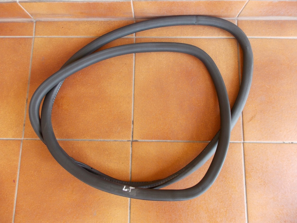 фото №1, Audi a4 b7 kombi 04-08 прокладка двері лівий задня