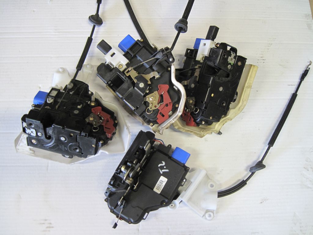 фото №1, Vw phaeton touareg замок двері правий перед 3d1837016a