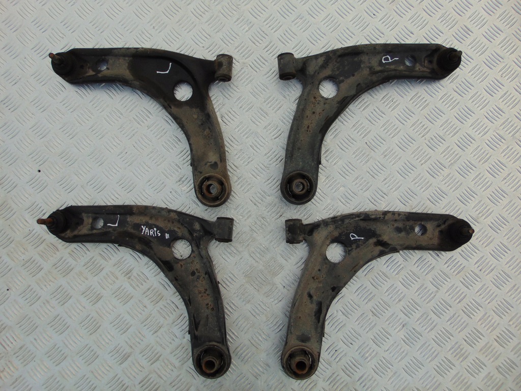 фото №1, Toyota yaris iii важіль передній правий