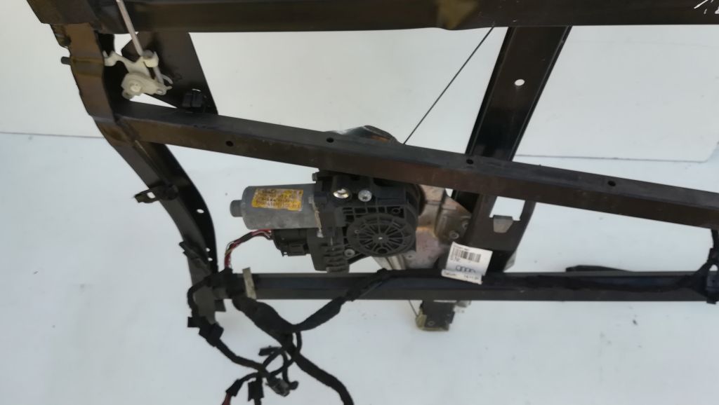 фото №3, Audi a6 c5 рамка дверь подъемник стекло правый задняя