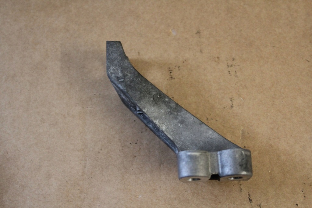 фото №1, Кронштейн підпора кронштейн vw passat b8 1.4 04e199207j